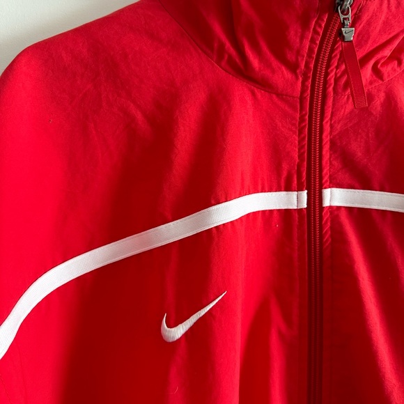 team nike vintage red windbreaker ☑️ - Picture 2 of 4